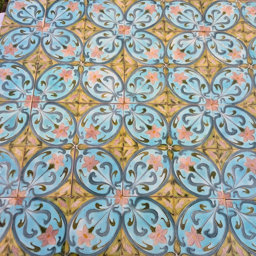 84 art nouveau wandtegels vierpas prachtige kleuren, Ophalen