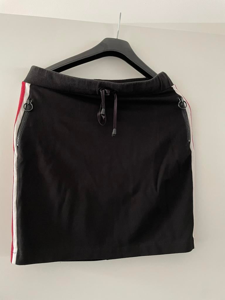 Sportieve rok Sandwich maat M zwart metvstreep koker model, Kleding | Dames, Rokken, Maat 38/40 (M), Zwart, Ophalen of Verzenden