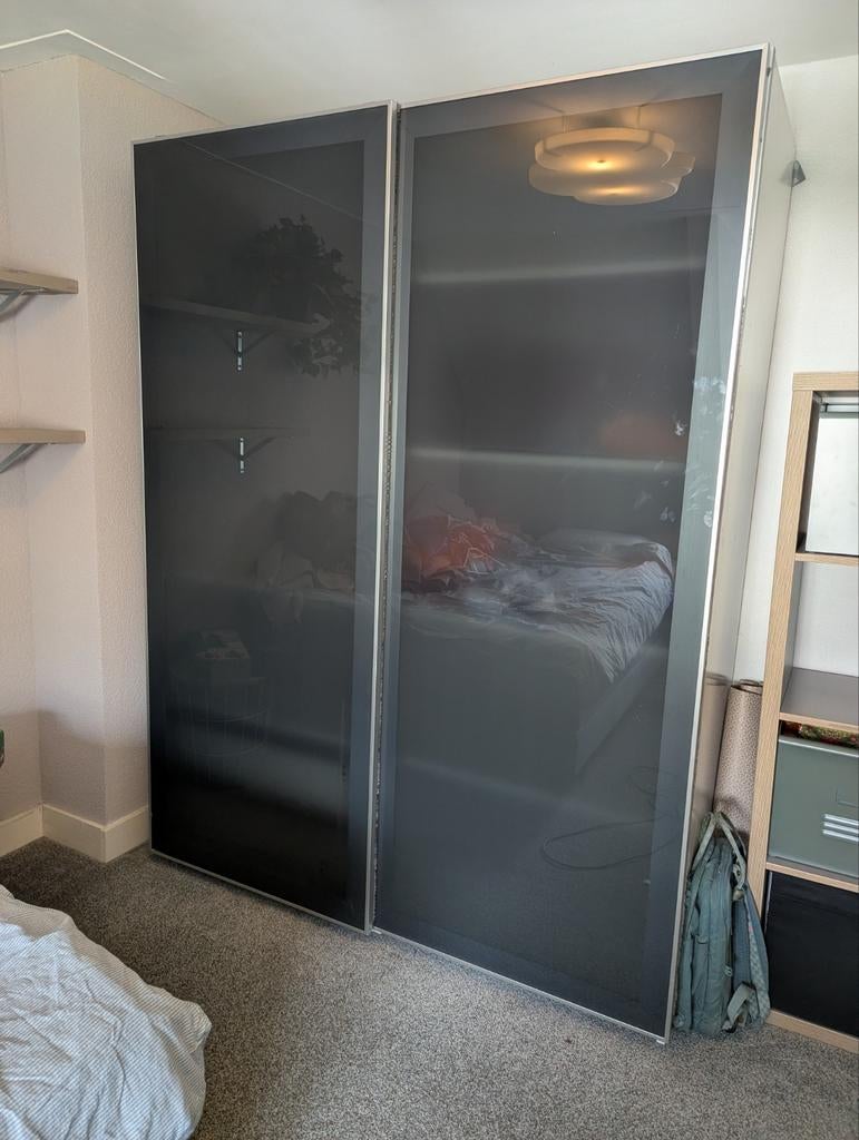 Ruime kledingkast met schuifdeuren en veel opbergruimte, Gebruikt, 200 cm of meer, 150 tot 200 cm, Modern