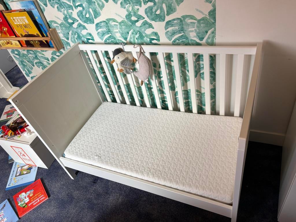 IKEA SUNDVIK Kinderbedje met aerosleep matras, Ophalen, 70 tot 85 cm, 140 tot 160 cm, Zo goed als nieuw