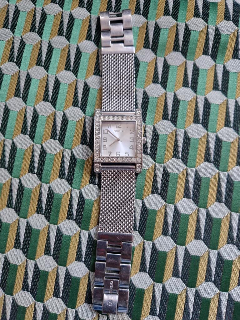 Stijlvol Guess dameshorloge met strass en stalen band, Sieraden, Tassen en Uiterlijk, Horloges | Dames, Staal, Gebruikt, Staal