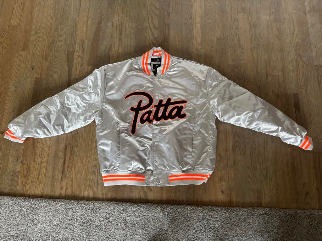 Patta satin bomberjack zilver - Maat XL - Nieuw met kaart, Ophalen of Verzenden, Nieuw, Maat 56/58 (XL), Grijs
