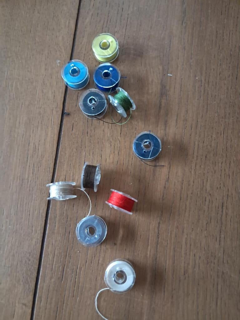 Naaimachiene spoeltjes 11 stuks, Ophalen of Verzenden, Zo goed als nieuw, Toebehoren, Overige merken