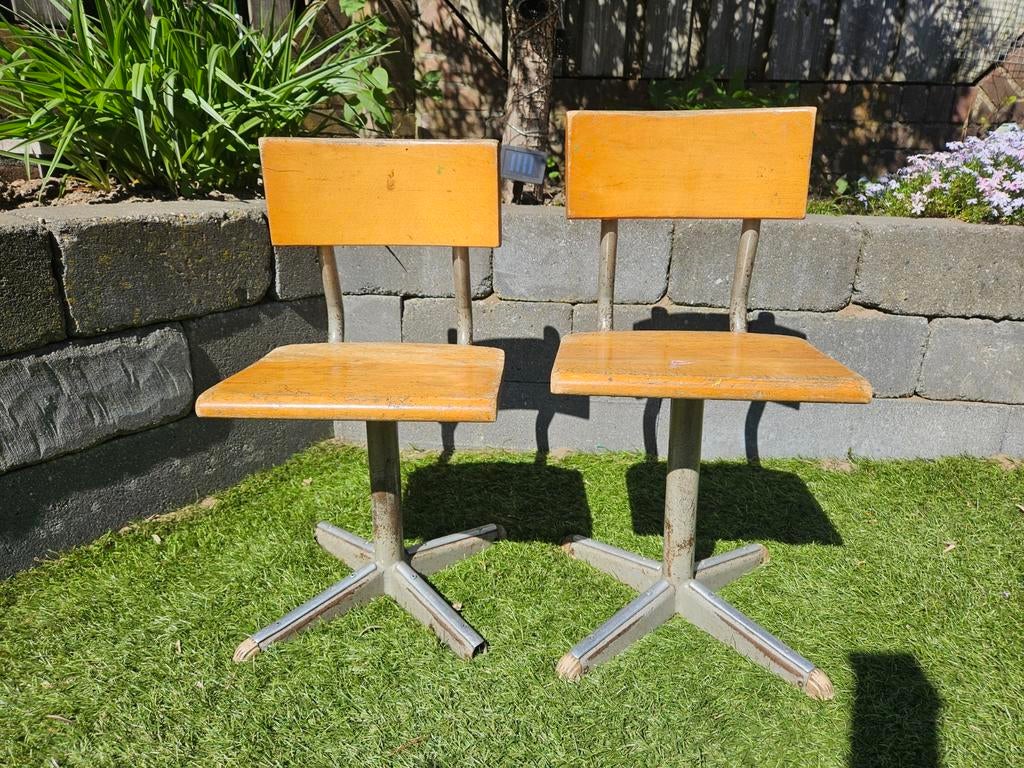 Schoolstoeltjes, Ophalen