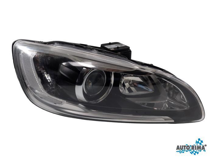 Koplamp rechts van een Volvo V60