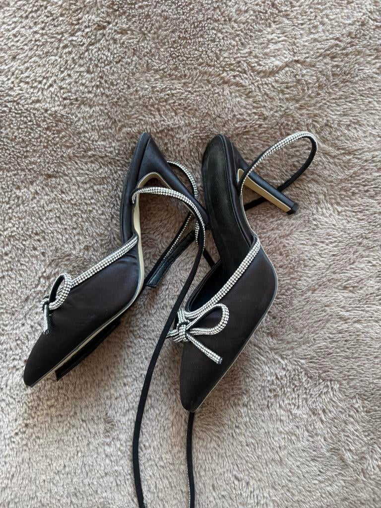 Hakken met strik, Ophalen, Nieuw, Zwart