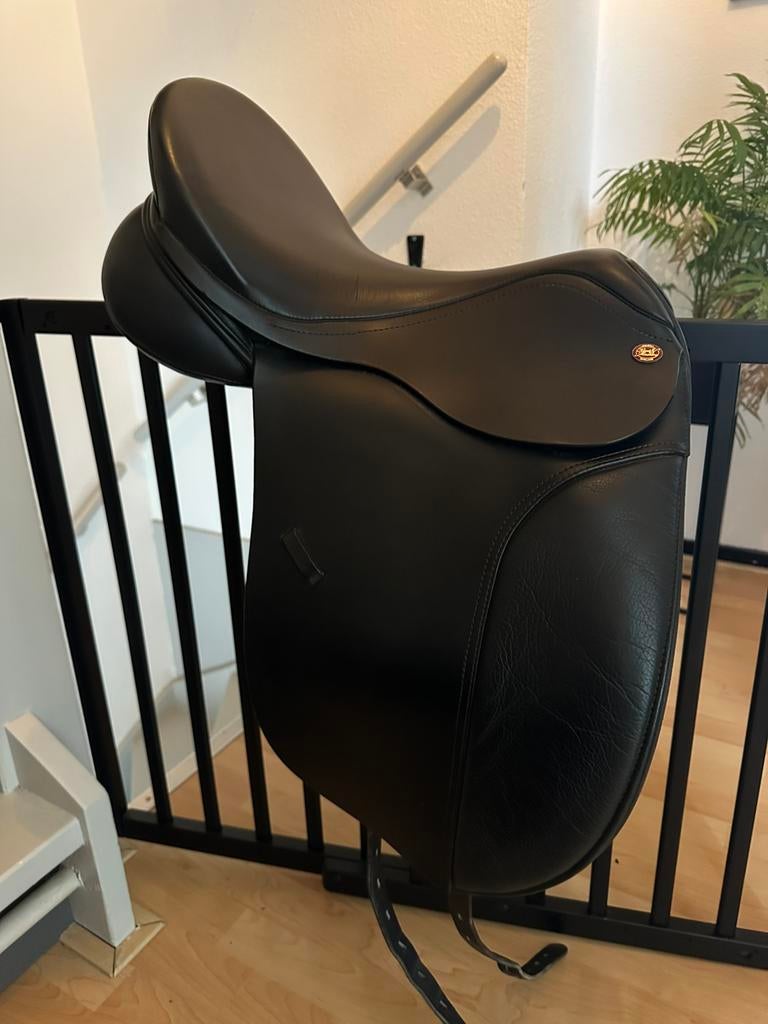 Kent & Master dressuurzadel 17,5 inch, Dieren en Toebehoren, Paarden en Pony's | Zadels, Ophalen, Zo goed als nieuw, Dressuur