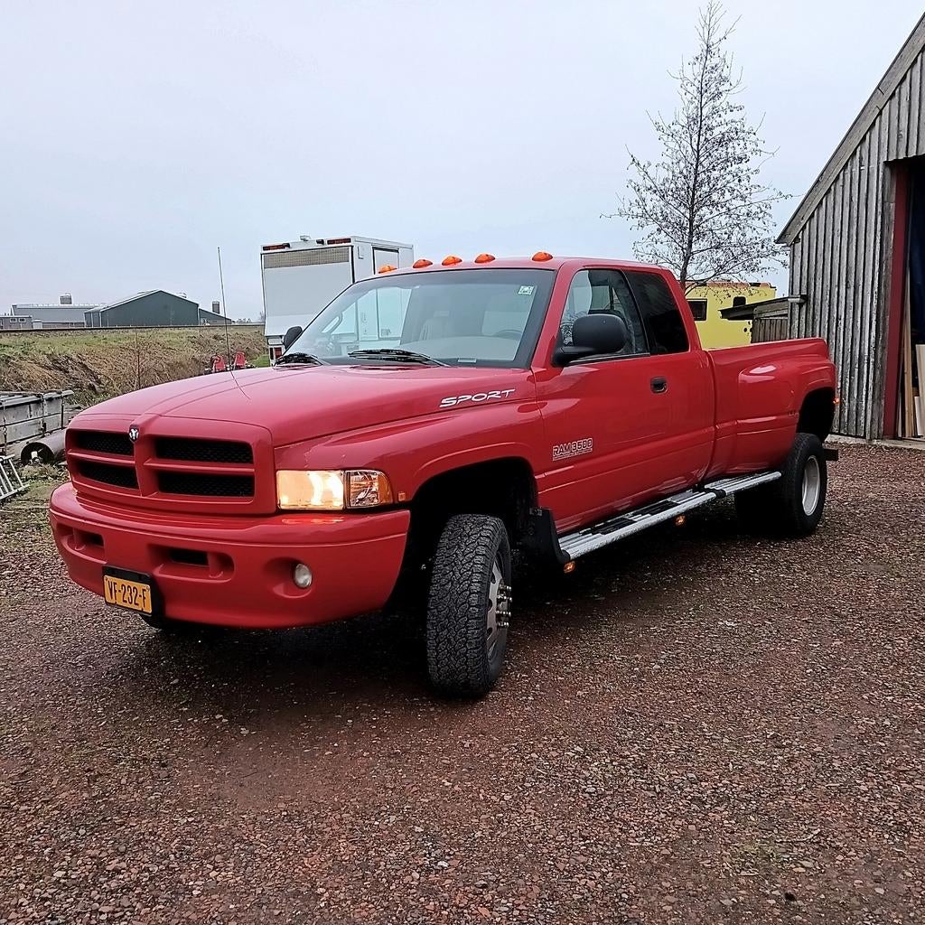 Dodge Ram 3500 4x4  dually Cummins diesel, Auto's, Automaat, Beige, Leder, Bedrijf