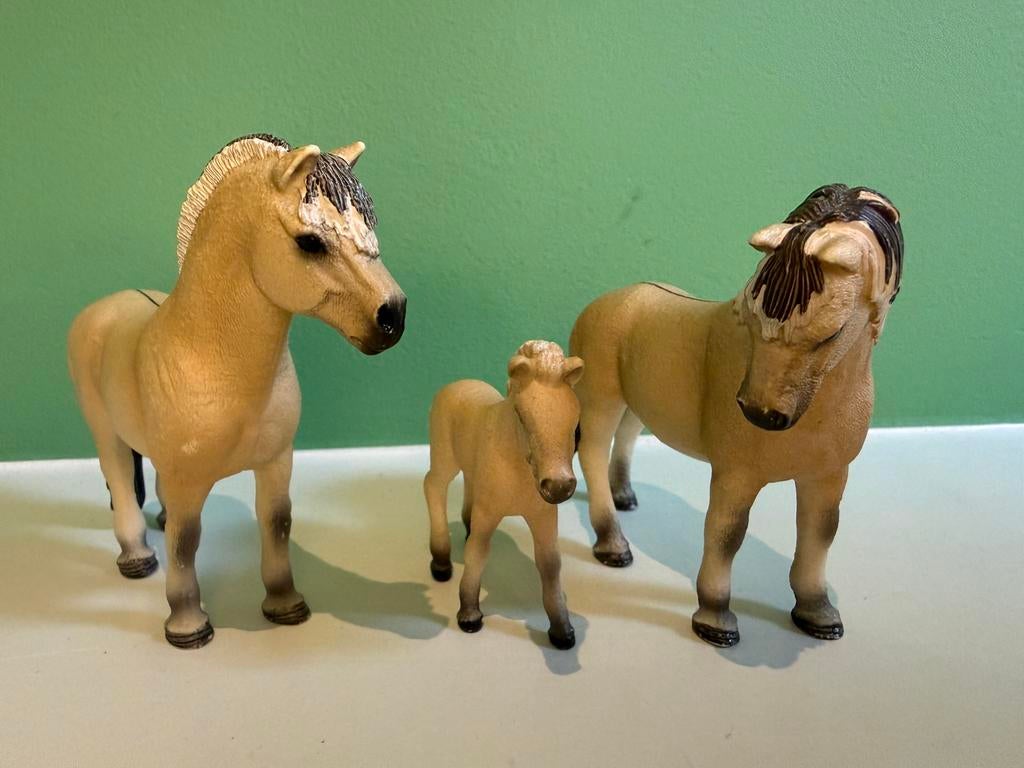 Schleich Fjorden familie - hengst, merrie en veulen, Verzamelen, Dierenverzamelingen, Ophalen of Verzenden, Zo goed als nieuw