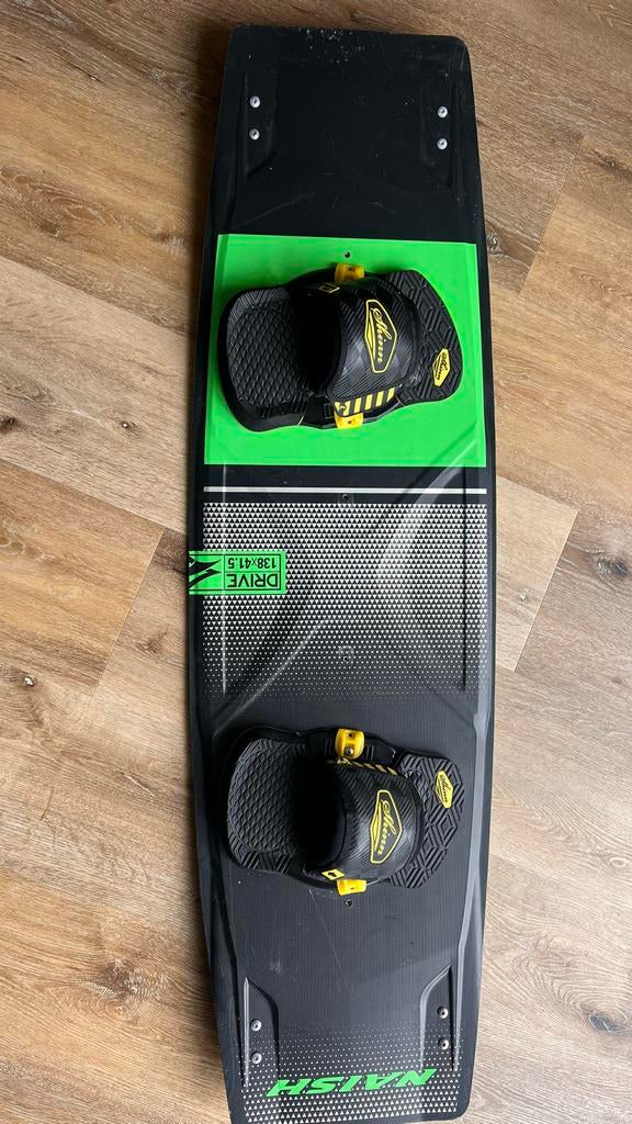 Naish Drive 2020 kiteboard 138 x 41,5, Watersport en Boten, Kitesurfen, Gebruikt, Twintip, Kiteboard, Ophalen of Verzenden