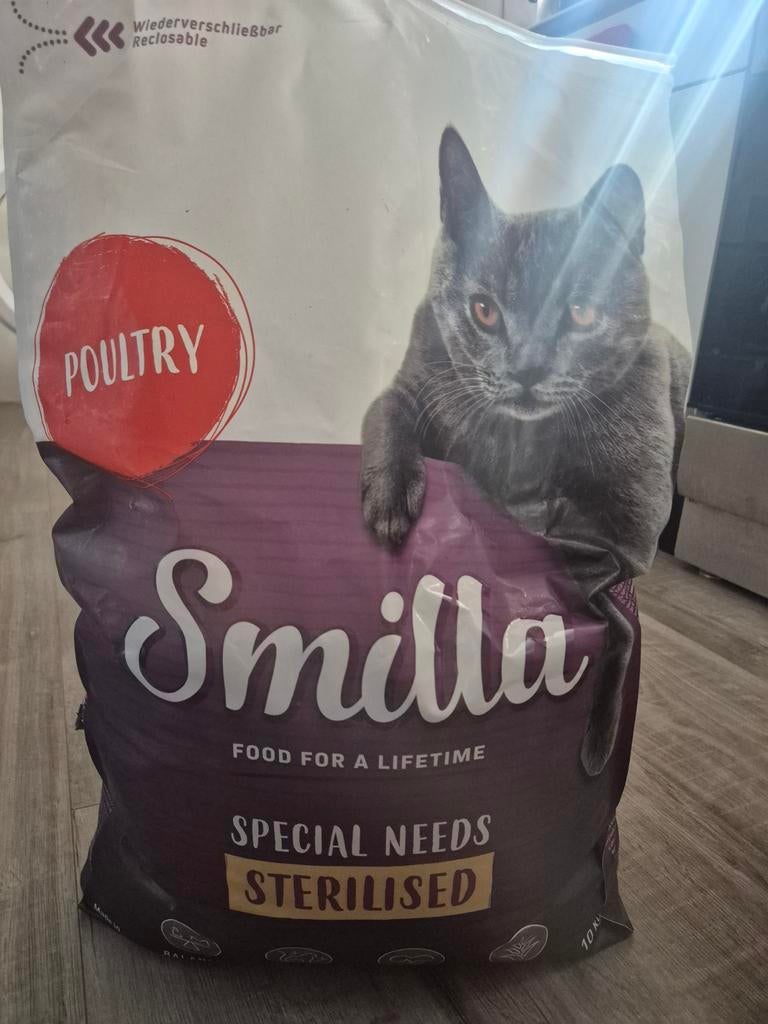 Zak smilla voer en 24 zakjes natvoer, Dieren en Toebehoren, Ophalen, Kat