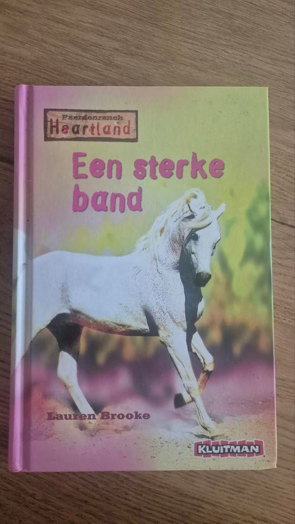 Heartland serie: Een sterke band - Lauren Brooke, Boeken, Ophalen of Verzenden, Zo goed als nieuw, Lauren Brooke