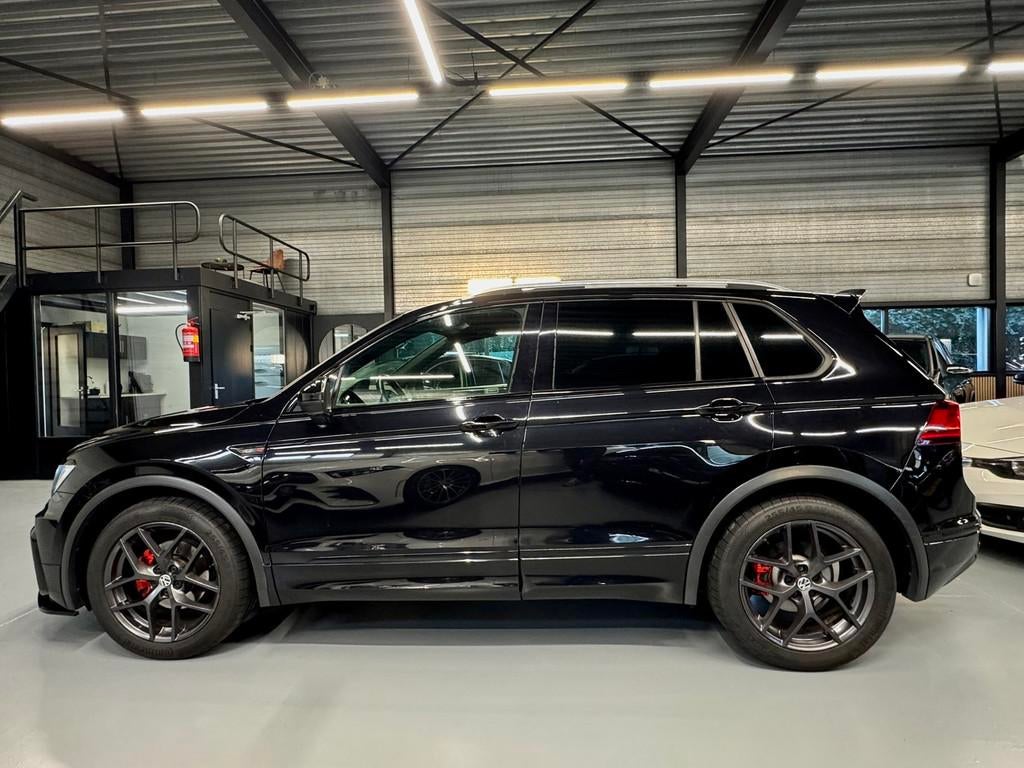 Volkswagen Tiguan 1.5 TSI R-line Comfortline Business Pano/L, Auto's, Volkswagen, Voorwielaandrijving, Euro 6, Zwart, Origineel Nederlands