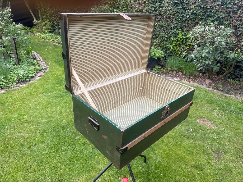 Groene koffer met streepjes binnenkant, Huis en Inrichting, Woonaccessoires | Kisten, Gebruikt, 50 tot 100 cm, 75 tot 100 cm, Minder dan 50 cm