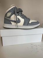 Nike Jordan grijs wit maat 38,5, Kleding | Dames, Schoenen, Ophalen of Verzenden, Gedragen, Grijs, Sneakers of Gympen