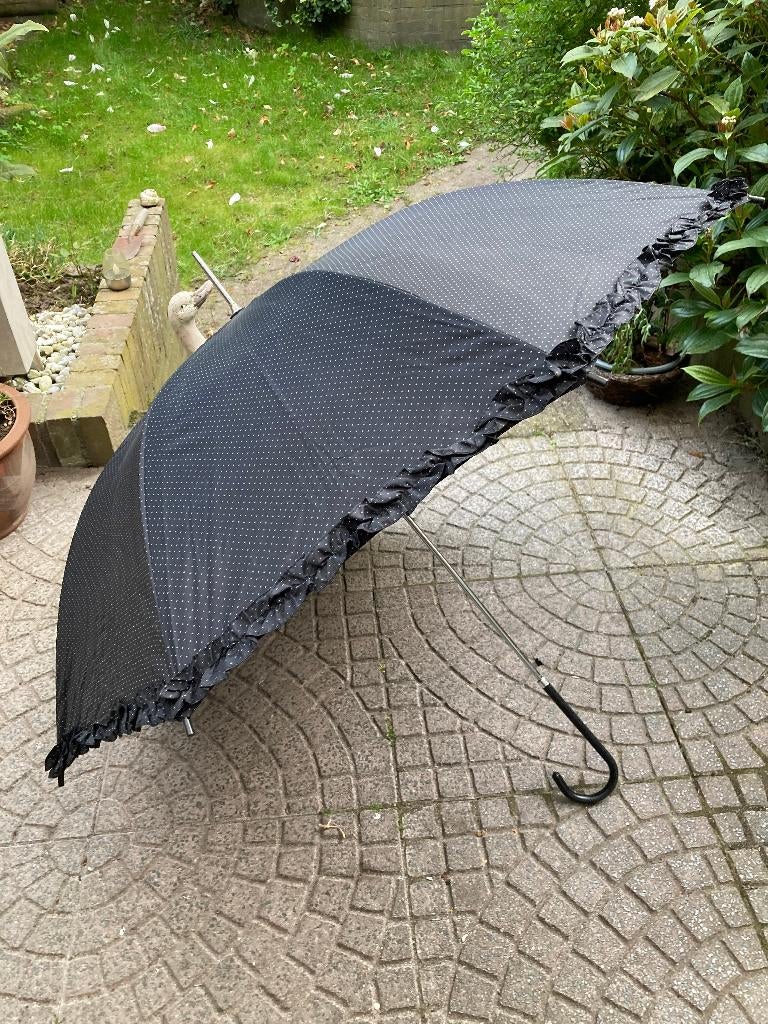 Vintage paraplu / zwart met witte stippen en roesjes, Sieraden, Tassen en Uiterlijk, Paraplu's, Ophalen of Verzenden, Gebruikt