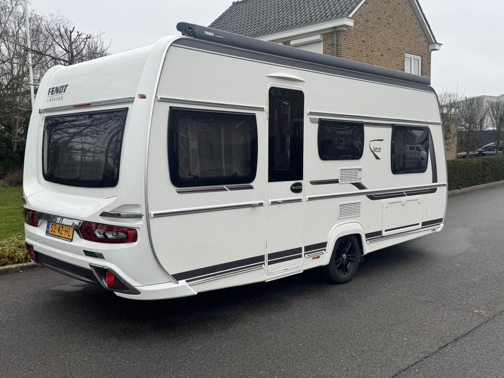 Fendt Saphir 465 TG Blackline,Mover,Luifel,Fietsrek,voortent, Dwarsbed, Standaardzit, Bedrijf, 1250 - 1500 kg