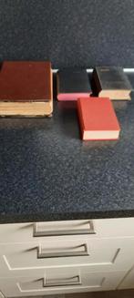 3 oude bijbels en 1 liedboek, Ophalen of Verzenden