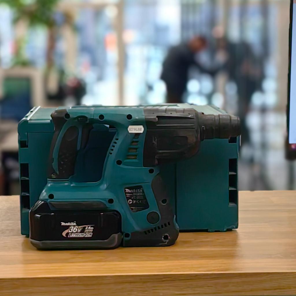 Makita BHR261 Combihamer 36v | BJ 2011 - Prima!, Doe-het-zelf en Verbouw, Makita, Zo goed als nieuw, Support@makita.com, Makita Corporation, 3-11-8, Sumiyoshi-cho, 
Anjo, Aichi 446-8502
Japan