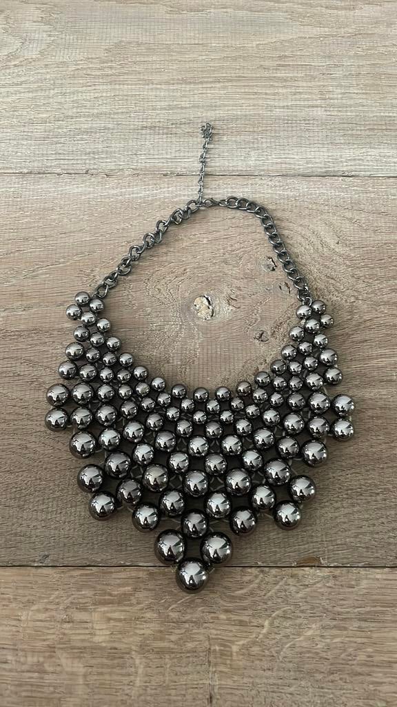 Toffe ketting met bollen, Sieraden, Tassen en Uiterlijk, Kettingen, Overige materialen, Verstelbaar, Ophalen of Verzenden, Zo goed als nieuw
