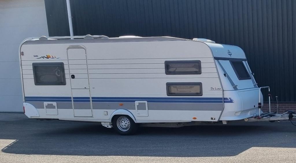 Caravan Hobby De Luxe Easy 540UK, Caravans en Kamperen, Caravans, Particulier, tot en met 6, 750 - 1000 kg, Rondzit, Hobby, Dwarsbed