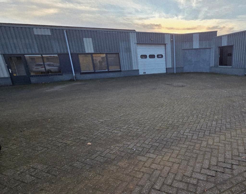 Bedrijfspand te huur in Geffen (240m2) - Werkplaats/Kantoor, Zakelijke goederen, Bedrijfs Onroerend goed, 240 m², Huur, Bedrijfsruimte