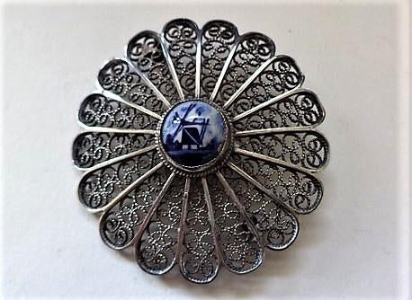 Grote antieke filigrain zilveren Delfts Blauwe broche (3433), Sieraden, Tassen en Uiterlijk, Antieke sieraden, Ophalen, Zilver