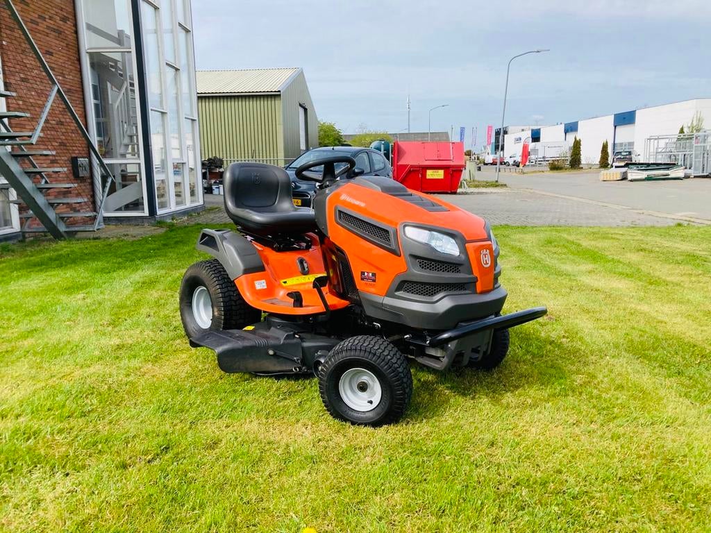 Zeer nette husqvarna TS 234 T zitmaaier 2 cil mulch hydro, Ophalen, Zo goed als nieuw