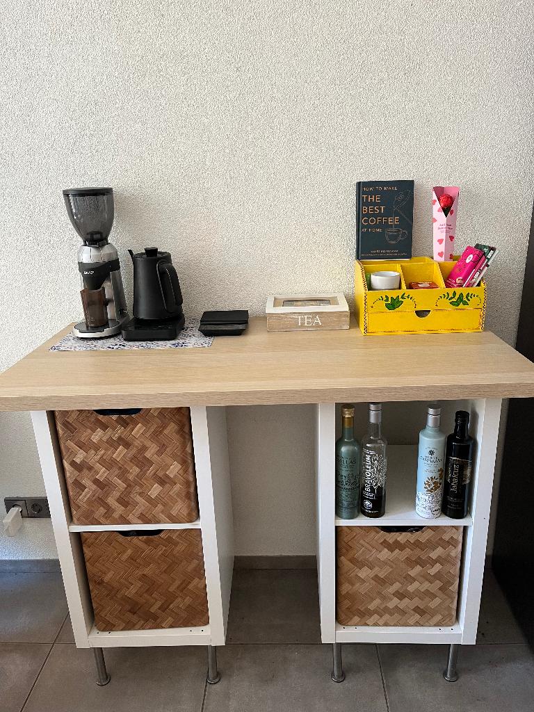 Hoge tafel zelf gemaakt van IKEA componenten, Huis en Inrichting, Tafels | Salontafels, Ophalen, Gebruikt, 100 tot 150 cm, 50 tot 100 cm