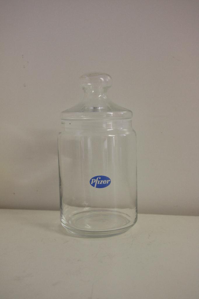 Glazen voorraadpot met glazen sierdeksel. Luminarc France., Glas of Glazen, Nieuw, Ophalen of Verzenden, Glas