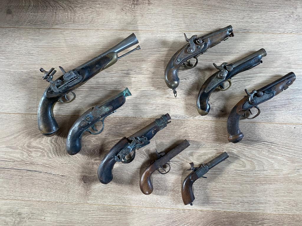 Een grote collectie antieke vuursteen en percussie pistolen, Ophalen of Verzenden