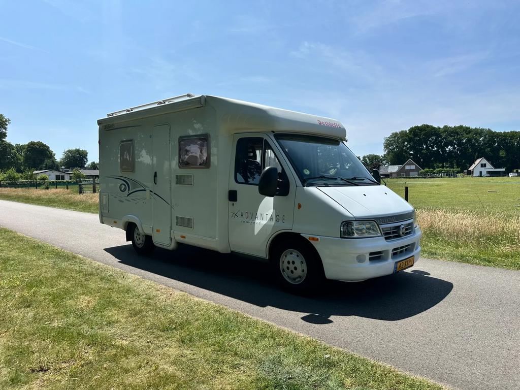 Camper Dethleffs T 5841 - 2004, Caravans en Kamperen, Particulier, Dethleffs, Half-integraal, Tot en met 4