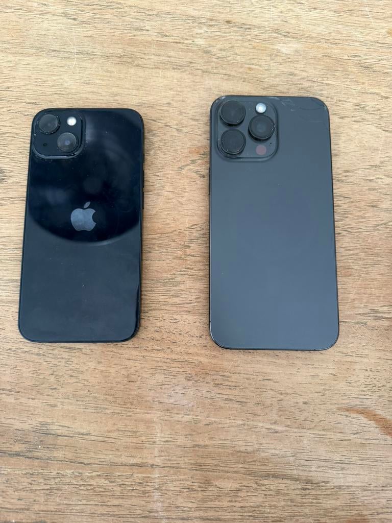 Iphone 15 pro max en ipone 13, Telecommunicatie, Mobiele telefoons | Apple iPhone, Ophalen, Zwart, IPhone 15 Pro Max, 128 GB
