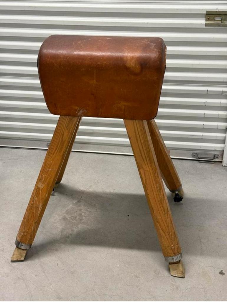 Vintage turnbok van bruin leer – uniek interieurstuk, Ophalen, In hoogte verstelbaar, Zo goed als nieuw, Hout