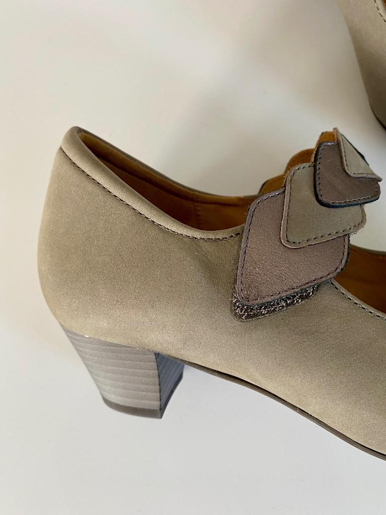 G397 Gabor Comfort mt. 4=37 pumps schoenen hak taupe beige, Kleding | Dames, Schoenen, Beige, Gabor, Ophalen of Verzenden, Zo goed als nieuw