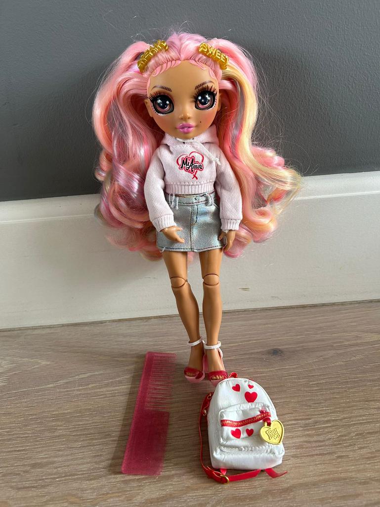Rainbow High Junior High doll Kia Hart, Ophalen of Verzenden, Zo goed als nieuw, Overige typen