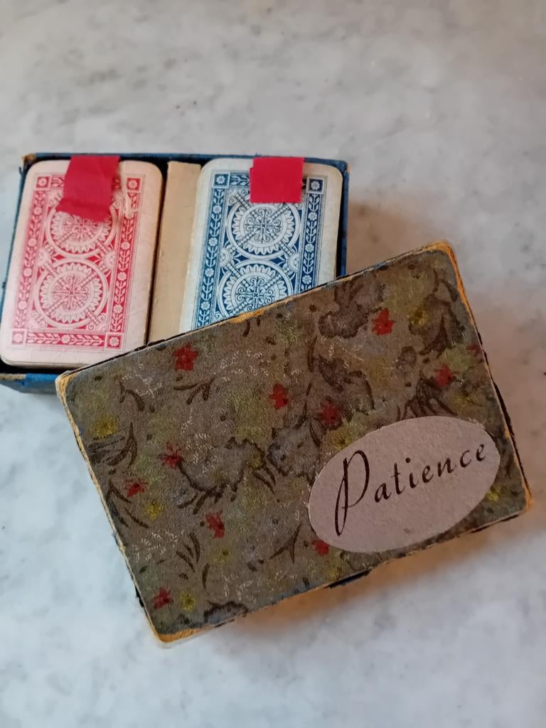 Oude speelkaarten zijn kleine speelkaarten, Ophalen of Verzenden