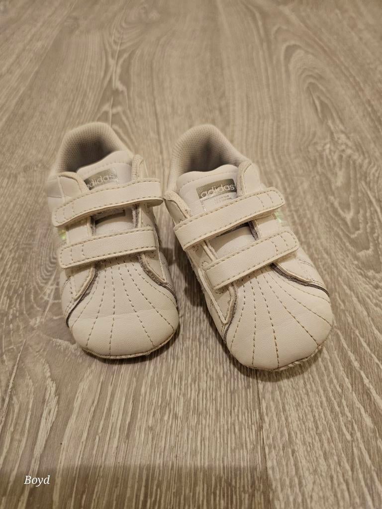 Adidas slofjes, Kinderen en Baby's, Babykleding | Schoentjes en Sokjes, Ophalen, Jongetje of Meisje, Nieuw, Adidas
