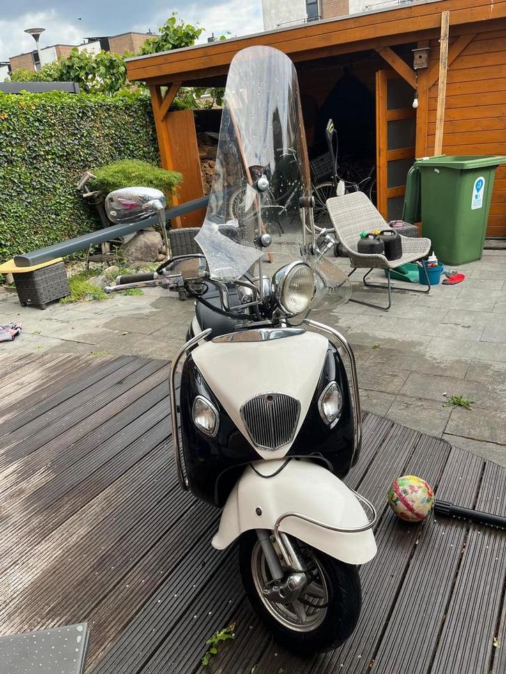Scooter la souris meeneemprijs €.50,-, Fietsen en Brommers, Scooters | Overige merken, Gebruikt, Benzine, Ophalen of Verzenden