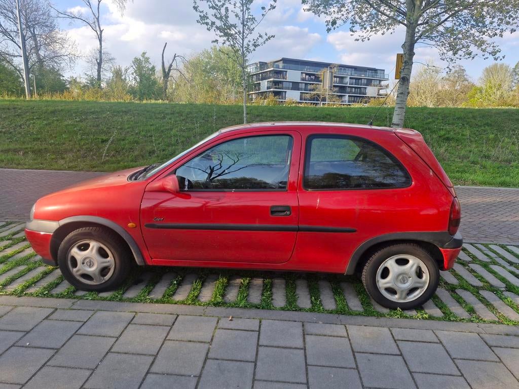 Opel corsa 1.2 sport (kapotte uitlaat), Auto-onderdelen, Ophalen, Opel