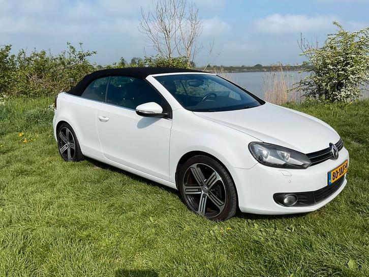 Te huur Golf Cabrio wit voor gala trouwauto of zomerzon, Diensten en Vakmensen, Verhuur | Auto en Motor, Trouwauto, Met chauffeur