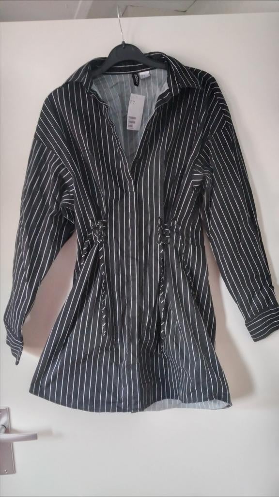 Nieuwe krijtstreep blouse maat 34, Kleding | Dames, Blouses en Tunieken, H&M, Zwart, Nieuw, Ophalen of Verzenden
