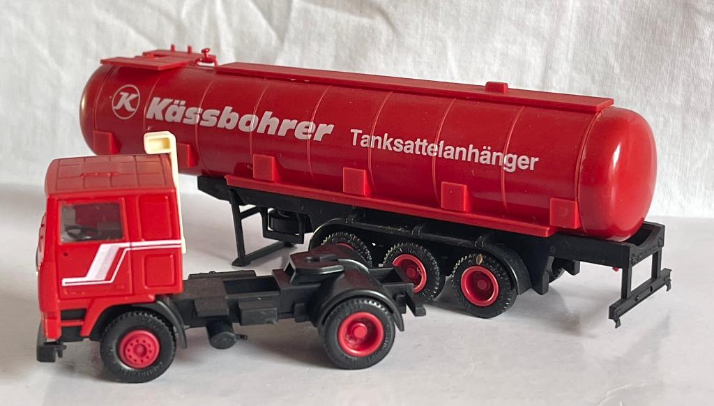 Herpa Volvo F12 met oplegger "Kässbohrer Tanksattelanhänger", Ophalen of Verzenden, Zo goed als nieuw, Bus of Vrachtwagen, Herpa