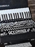 Accordiola Super Carmen 120 bas, 4-korig,, Muziek en Instrumenten, Accordeons, Ophalen, Met koffer, Toetsaccordeon, Accordiola