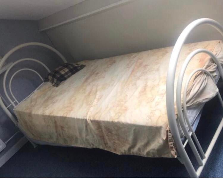 Spiraal bed wit 1-persoons, 85 tot 100 cm, Gebruikt, Ophalen of Verzenden, Matras