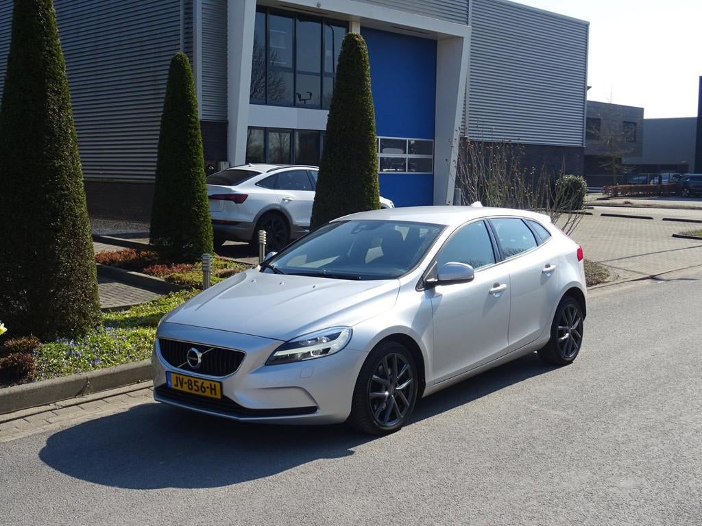 Volvo V40 2.0 T2 Nordic+ | Standkachel | LED | 100% Onderhou, Voorwielaandrijving, Stof, Gebruikt, 4 cilinders