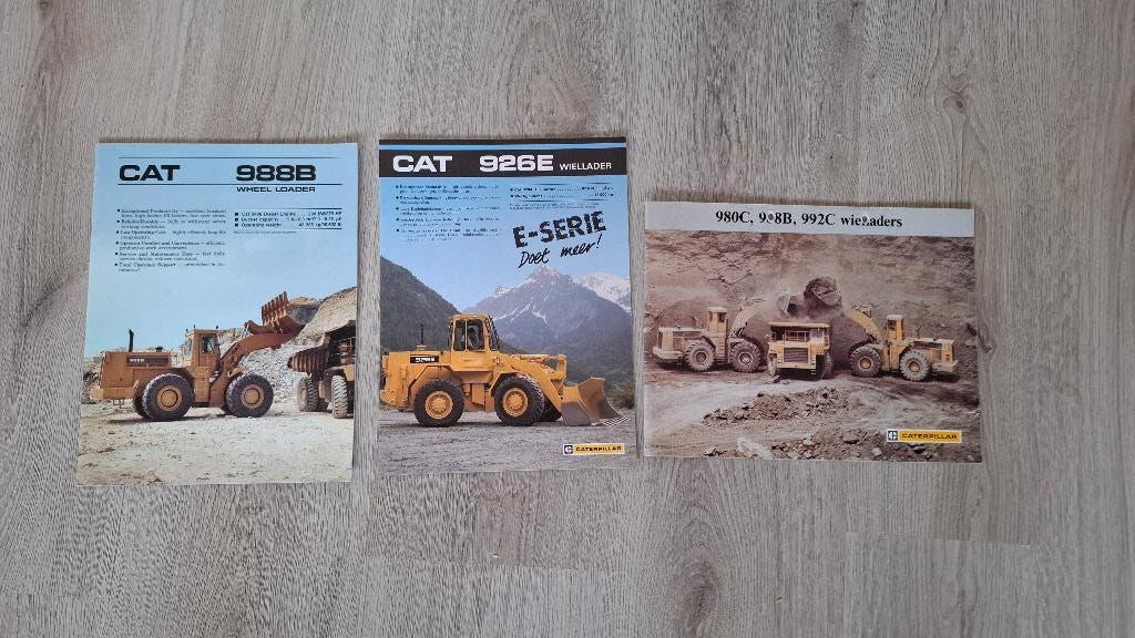 Caterpillar shovel folder, Ophalen of Verzenden, Gelezen