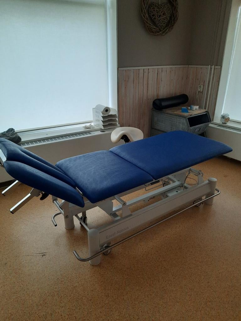 Enraf Nonius behandeltafel elektrische massagetafel, Sport en Fitness, Massageproducten, Massagetafel, Ophalen