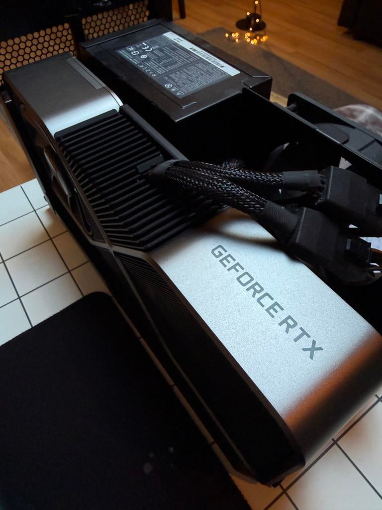 Nvidia RTX 3090 Founders Edition + Razer Core X, Computers en Software, Videokaarten, Zo goed als nieuw, PCI, GDDR6, HDMI, Ophalen