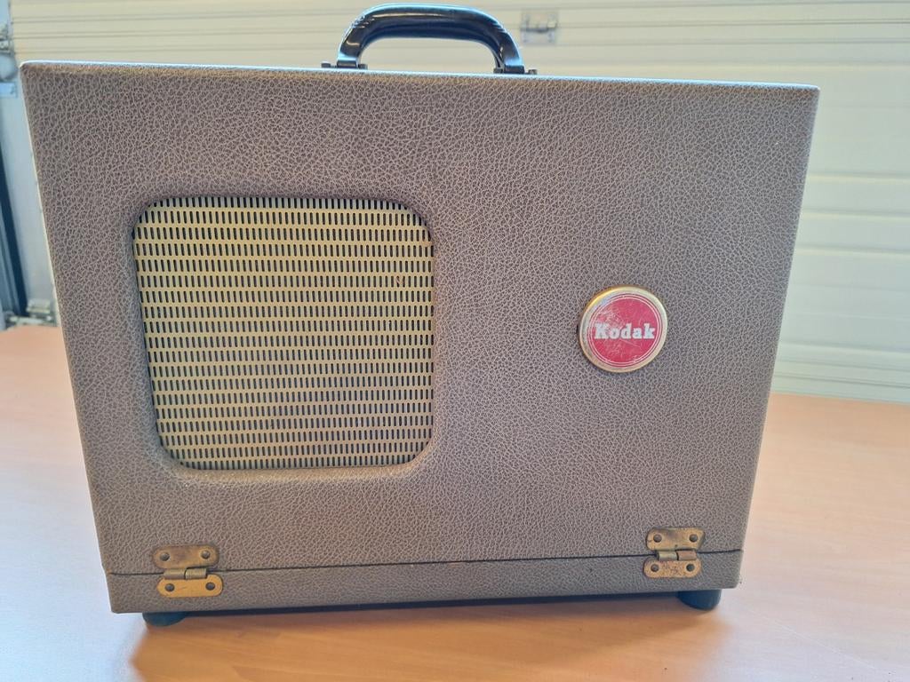 Te koop antieke 16 mm  filmprojector,  merk Kodak., Ophalen